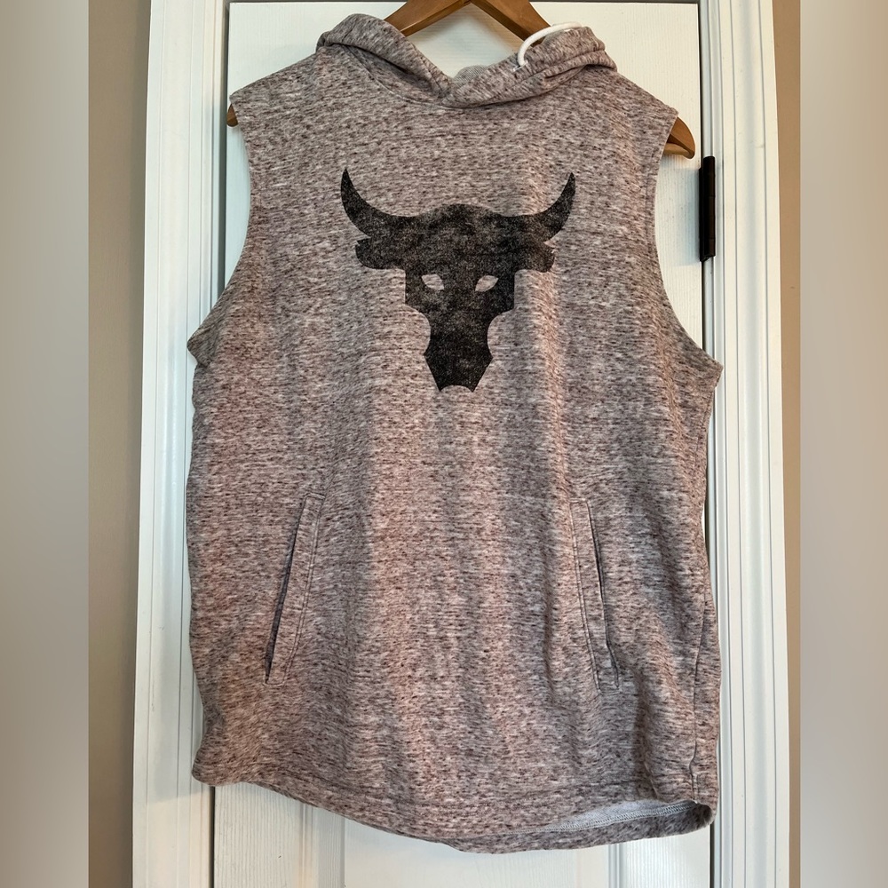 Under Armour sleeveless shirt medium